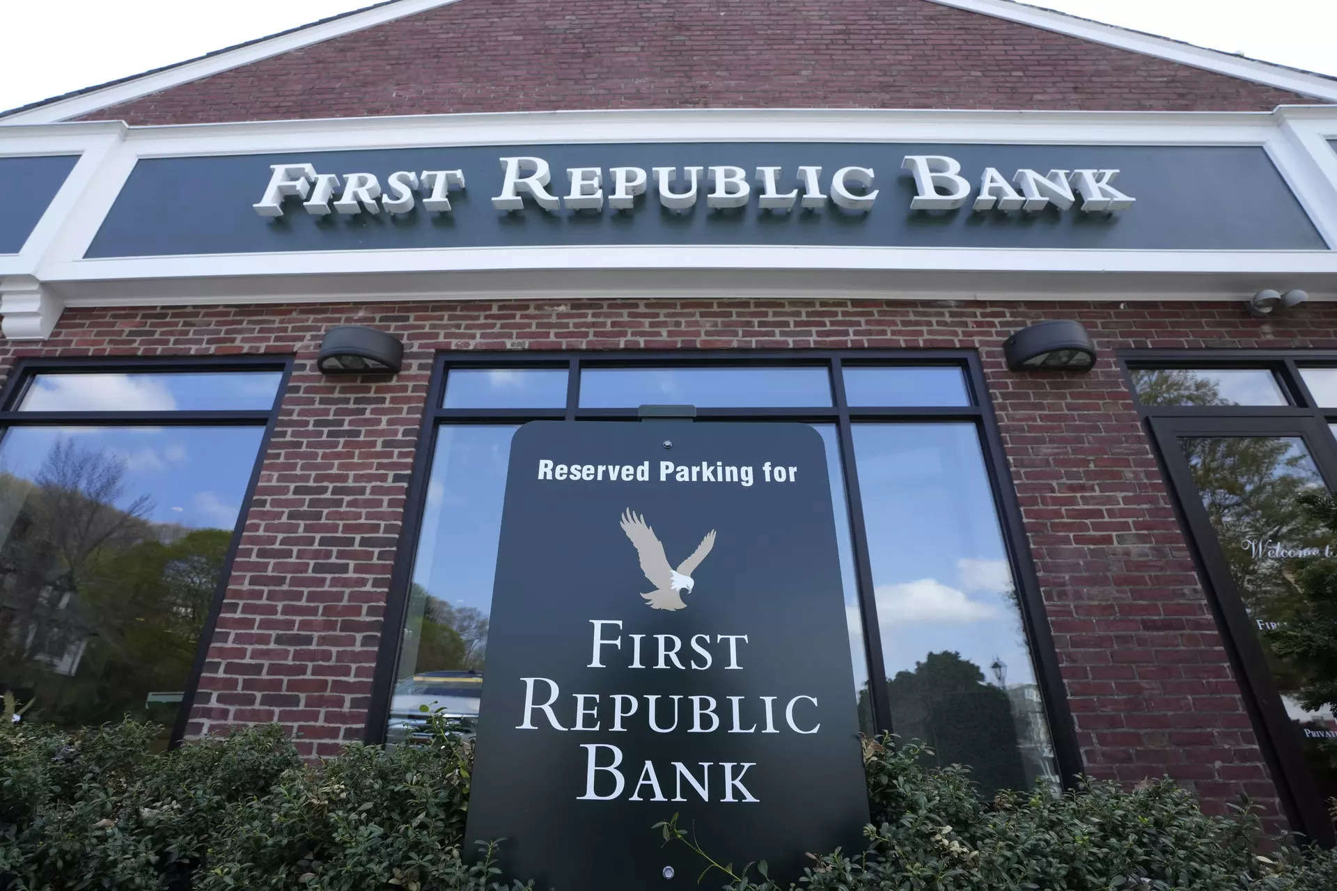 JP Morgan Chase & First Republic Bank